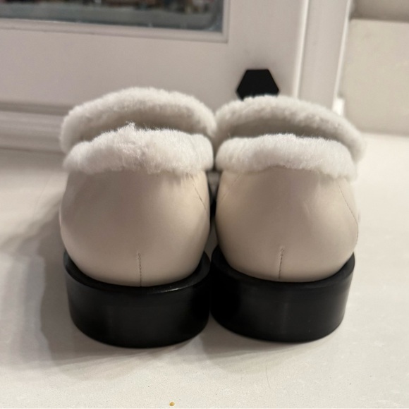NWOB Stuart Weitzman Ivory Leather and Fur Loafer. Size 9 - Picture 4 of 13
